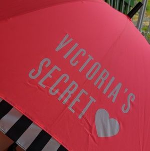Vs pink umbrella